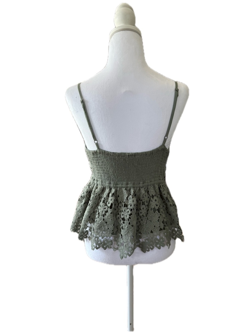 ABERCROMBIE &FITCH Lace Floral V-Neck Peplum Cami Top in Sage - Picture 3 of 9